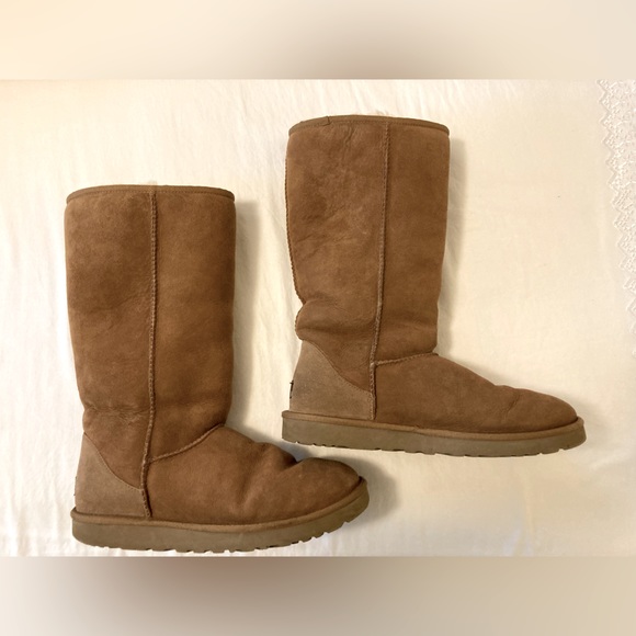 UGG Women’s Classic Tall Brown Suede Round Toe Pull-on Snow Boots, size 10 - Picture 7 of 11